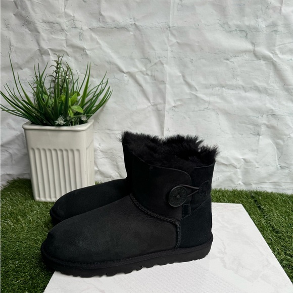 UGG Mini Bailey Button black size 6 new No box Authentic winter boots - Picture 5 of 12